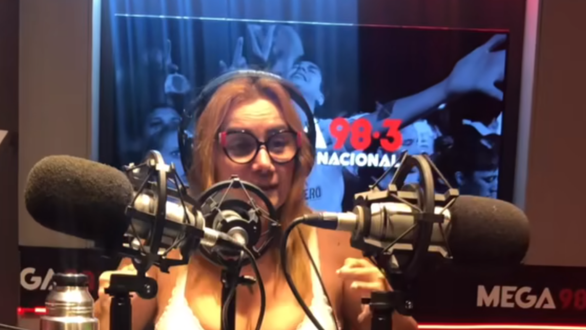 Nancy Pazos Se Sac La Remera En La Radio Y El Video Se Hizo Viral En Redes