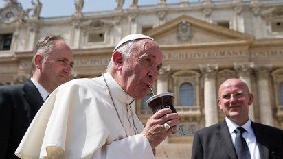 El Papa Francisco elogió y agradeció el libro de Nelson Castro: La salud de los papas. 