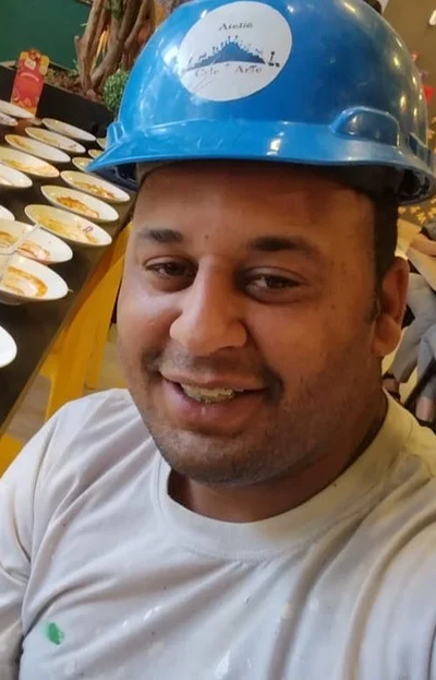Comió 15 platos de pasta en un tenedor libre y lo echaron Comió 15 platos de pasta en un tenedor libre y lo echaron