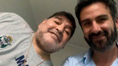 Diego Maradona junto a su médico Leopoldo Luque 