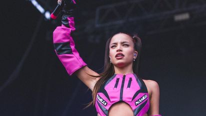 El enojo de Emilia Mernes en medio de un recital