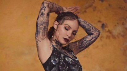 ¡Más tatuajes! Christian Nodal quiere más en el cuerpo de Belinda