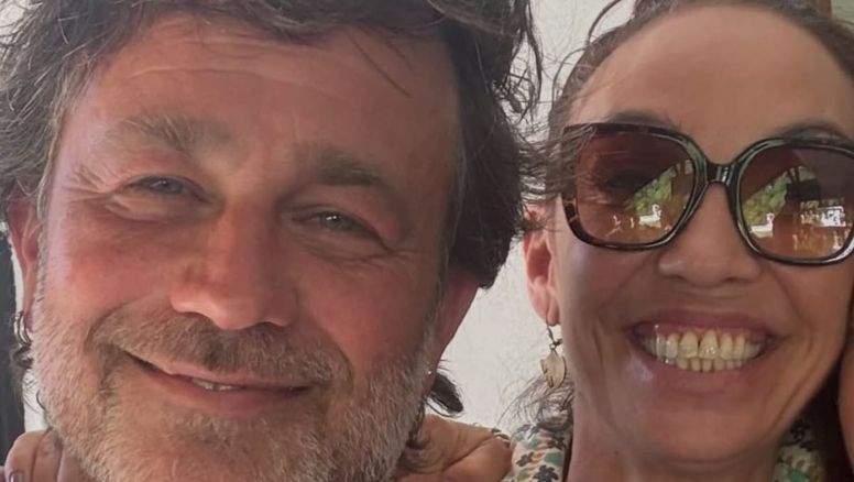 Gastón Pauls homenajea a Ernestina Pais en los Martín Fierro de Radio