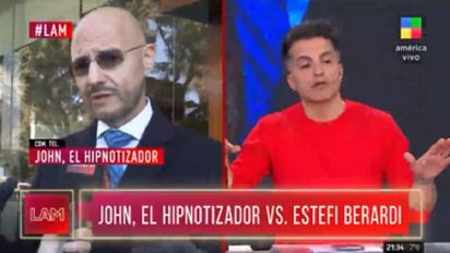 Freddy Villareal hizo una desopilante imitación sobre John, el hipnotizador en 