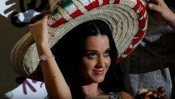 Katy Perry causó revuelo al lucir un vestido con bordados mexicanos