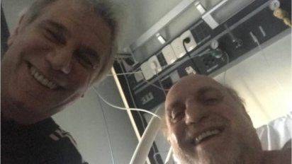 Operan a Pagani: Beto Casella fue a verlo al sanatorio y se sacó una selfie con el periodista antes de la cirugía