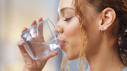 Bienestar: ¿Cuánta agua hay que tomar al día según la ciencia?