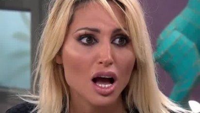 Increíble: Un fanático de Vicky Xipolitakis se tatuó su nombre en el pecho