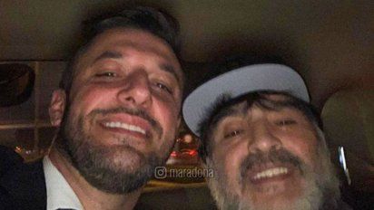 ¿Por qué Diego Maradona fue demorado por la policía al llegar a Ezeiza?