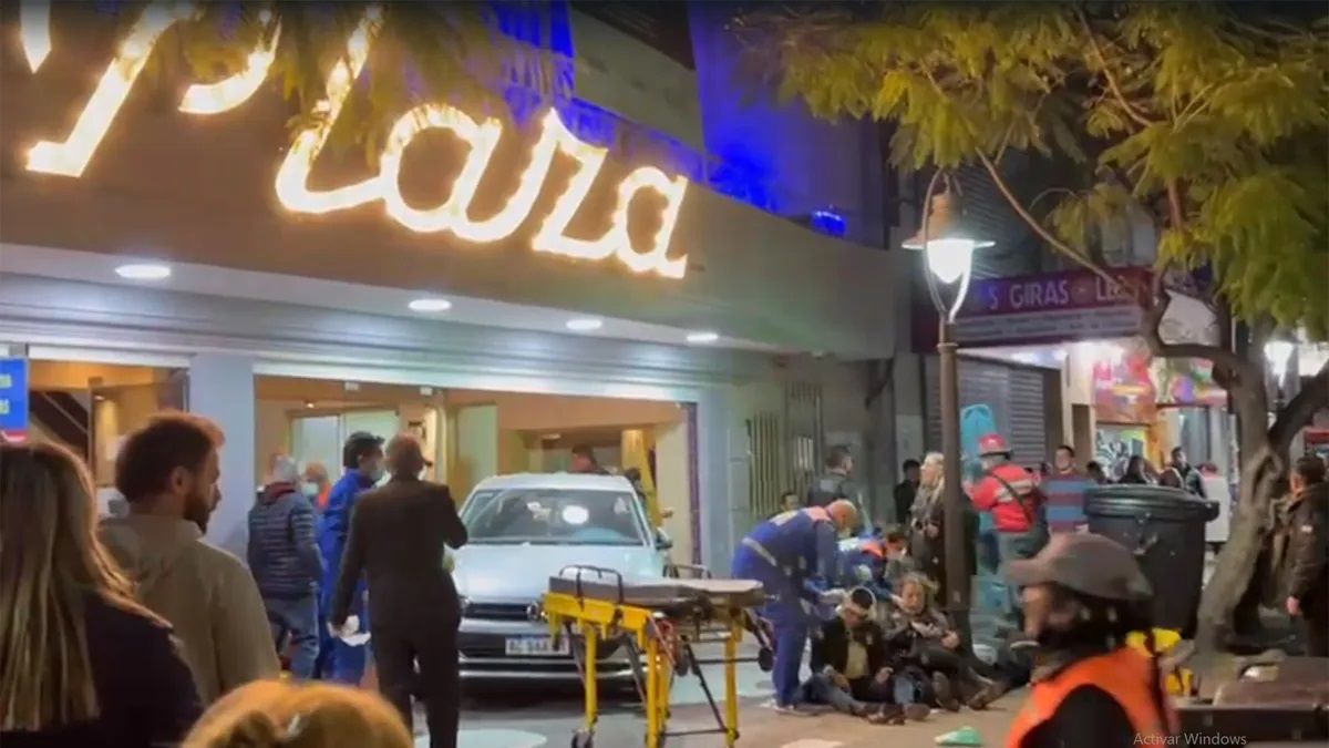 Terrible accidente en el Teatro donde se presentó Soledad Silveyra y Verónica Llinás: más de 20 heridos