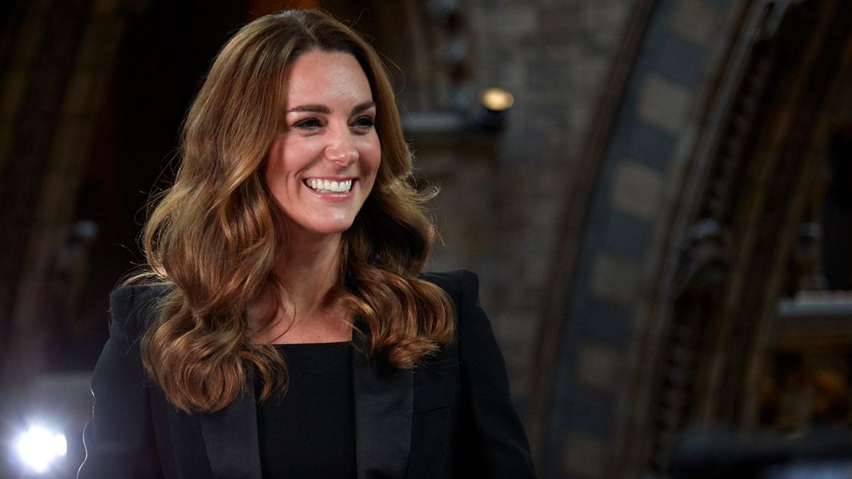 Kate Middleton impactó con su look para su visita al museo