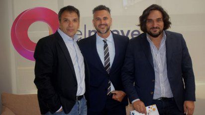 Leo Montero firmó esta tarde su contrato con El nueve hasta el 2020