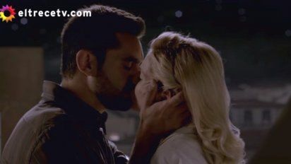El momento más esperado: el primer beso de Raquel y Aldo en Argentina, tierra de amor y venganza