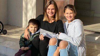 Amalia Granata junto a sus hijos, Uma y Roque