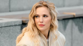 Luisana Lopilato: el divertido probando snacks desde la cama