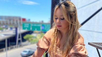 Karina la Princesita chocó contra un motociclista