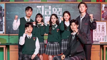 Los Instagram de los actores de Estamos Muertos en Netflix