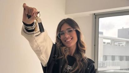 Julieta Poggio se emocionó al recibir las llaves de su nuevo departamento