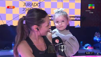 Ana García Moritán irrumpió en un móvil de Pampita con 'Intrusos', y hasta bailó