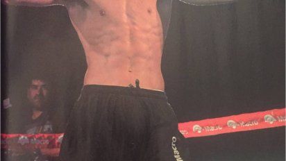 Mateo Castro, el hijo de Luciano, se calzó los guantes y debutó como boxeador