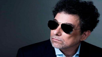 Andrés Calamaro se despidió de Diego Maradona cantando 
