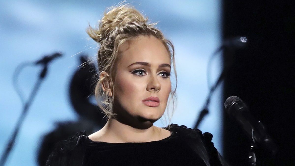 ¿En qué se convirtió? Adele genera burlas nueva foto