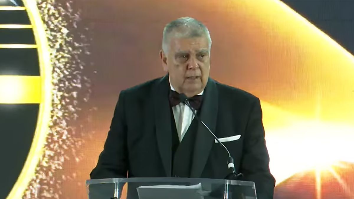 Luis Ventura preocupado su hijo Antoñito en el día de su cumpleaños