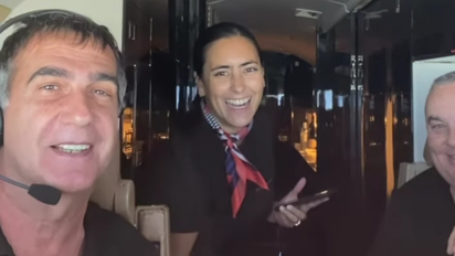 El particular festejo de Antonio Laje por su cumpleaños ¡en medio de un vuelo!