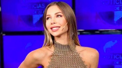 Romina Malaspina condujo el noticiero con un top trasparente