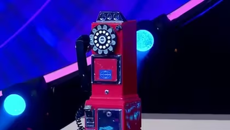 ¿Quién atendió el teléfono rojo en 