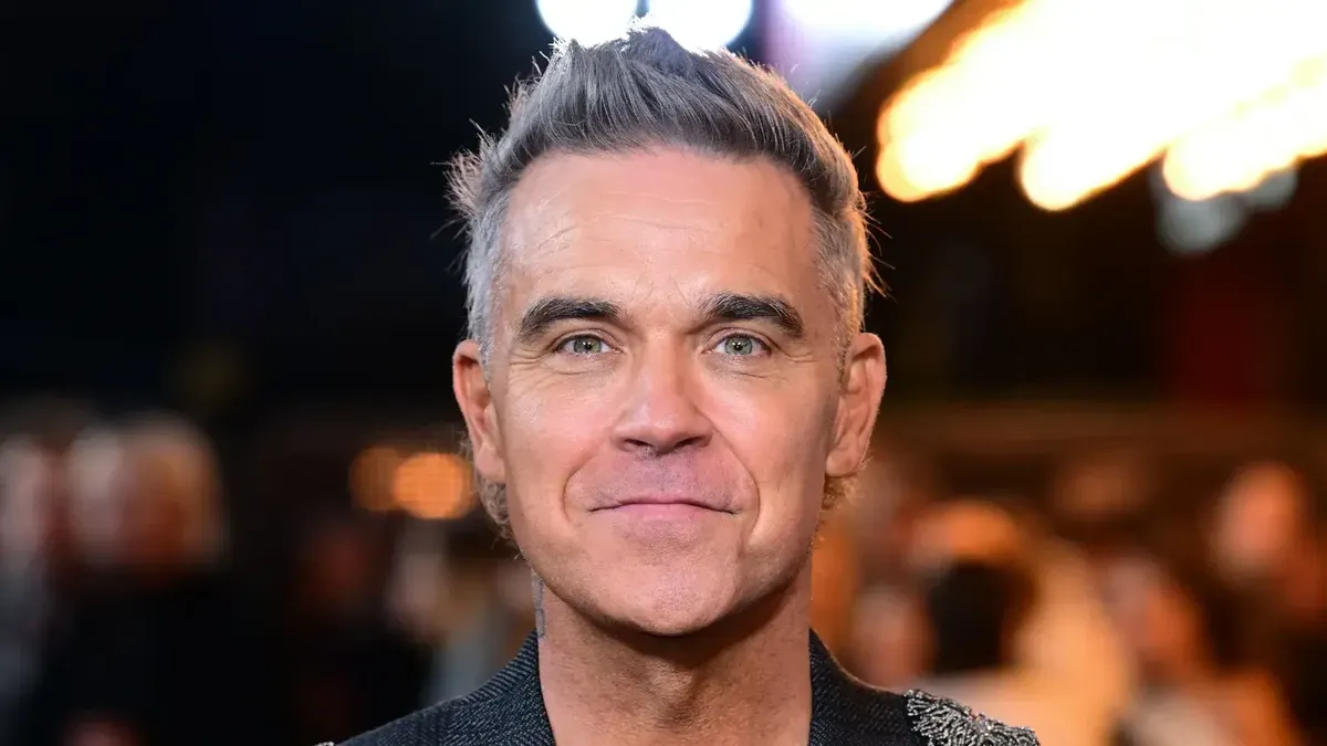 Robbie Williams reveló cuál es su truco para disimular la calvicie