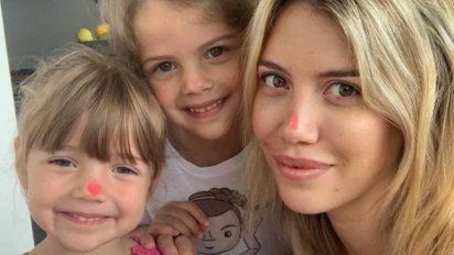 Wanda Nara posó con sus hijas por el Día de la Mujer: 