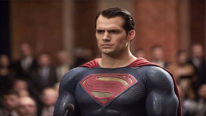 El actor Henry Cavill en una escena de Superman, el hombre de acero 