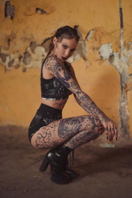 ¡Más tatuajes! Christian Nodal quiere más en el cuerpo de Belinda