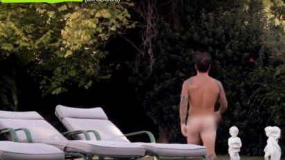 Federico Bal en cola-less: mostró sus partes íntimas en el video promocional de su canal de Youtube