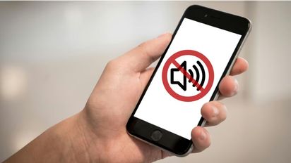 Qué significa usar el celular en modo silencio según la psicología