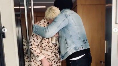 El emotivo abrazo entre Fede Bal y su madre Carmen Barbieri, al decirle que ya no tenía cáncer