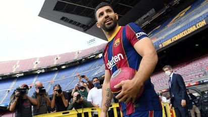 Sergio El Kun Agüero fue presentado esta mañana en el Camp Nou de Barcelona 