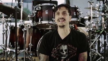 Martín Carrizo vendió su batería para costear su tratamiento