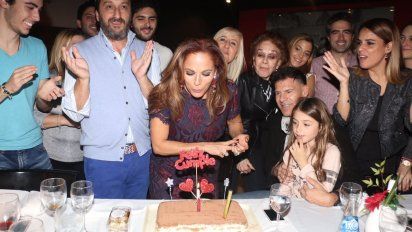 Iliana Calabro celebró su cumple con su novio y toda la familia, incluida su hermana Marina