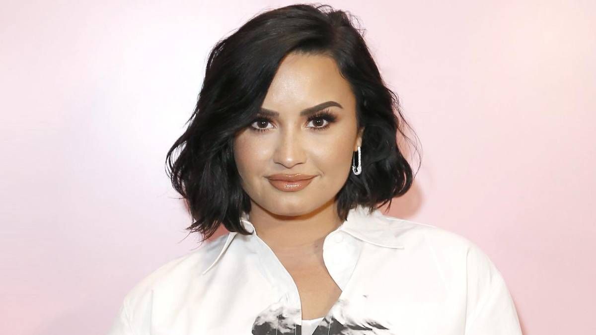 Demi Lovato dejó atrás el elle y vuelve a usar pronombres femeninos