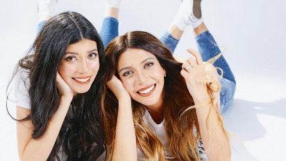 Mónica Ayos comparte fotos con: ¿su gemela o su hija?