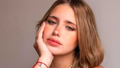 Coty Romero revolucionó las redes sociales con una osada producción de fotos en topless