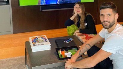 Micaela Tinelli explicó por qué duerme en el sillón y no con su novio en la habitación