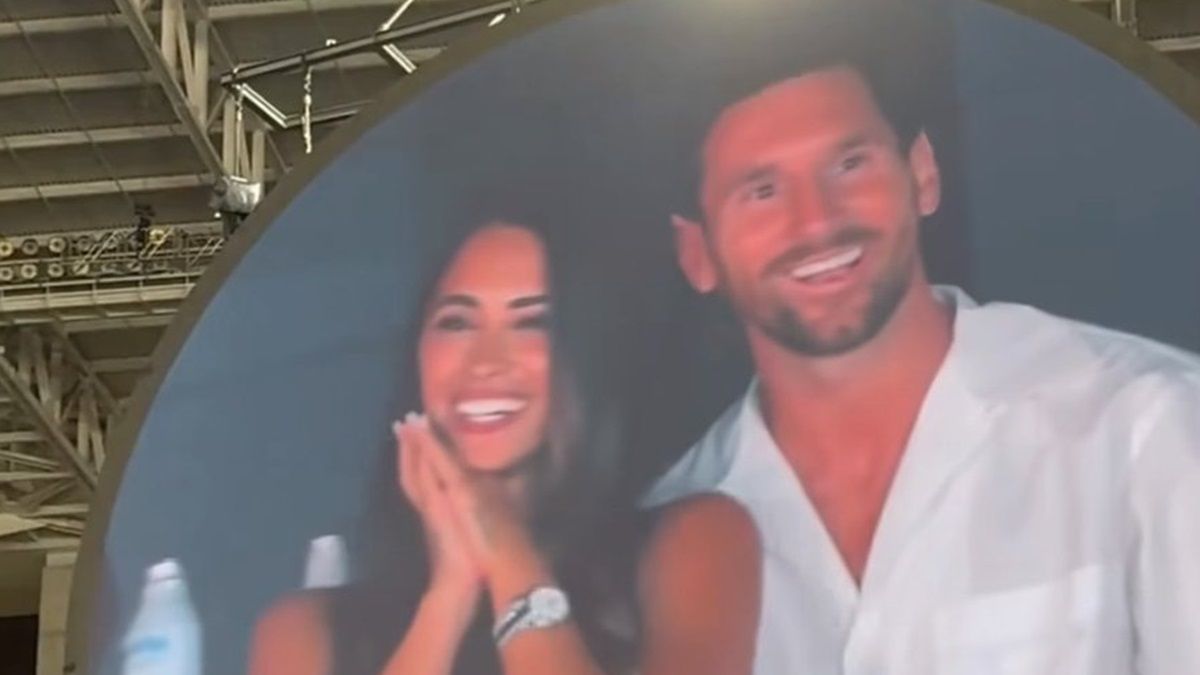 Lionel Messi y Antonela Rocuzzo fueron parte de la cámara de Coldplay en su concierto en Miami