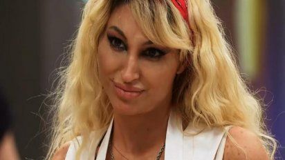 Vicky Xipolitakis y su método para destapar una cerveza