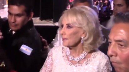Empujones y agresión a periodistas que querían acercarse a Mirtha Legrand 