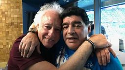 Guillermo Coppola junto a Diego Maradona