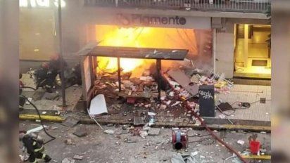 Así fue la tremenda explosión en Villa Crespo que dejó 2 bomberos muertos