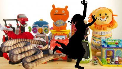 Miedo y temor: Una famosa encontró un reptil entre los juguetes de su hijo